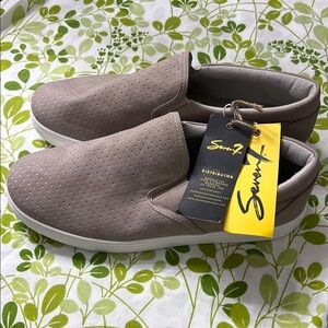 NWT Seven7 Slip-On Perforated Sneakers – Taupe – Size 11